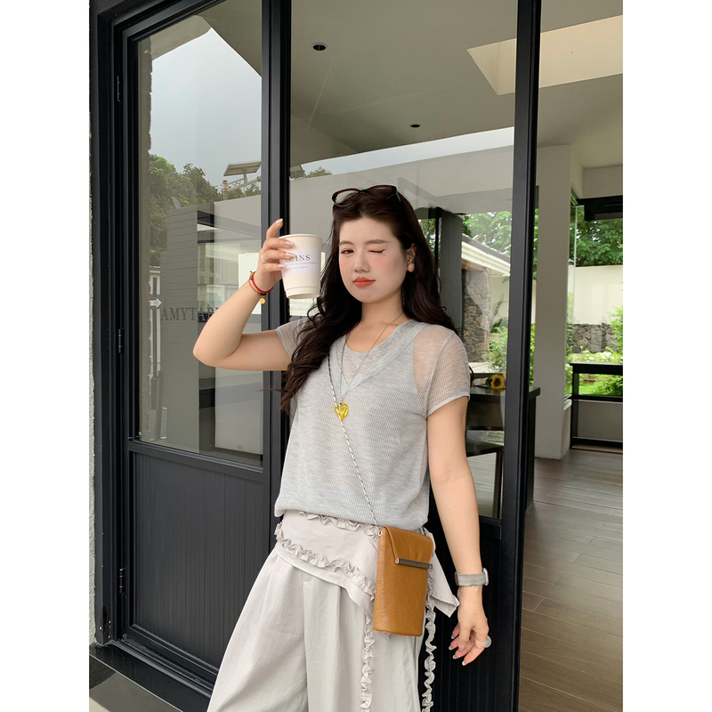Mimi's Slightly Chubby Plus-Size "Linear Beauty" Simple Gray Faux Two-Piece Breathable Mesh Top for Summer Mimi's Slightly Chubby Plus-Size "Linear Beauty" Simple Gray Faux Two-Piece Breathable Mesh Top for Summer