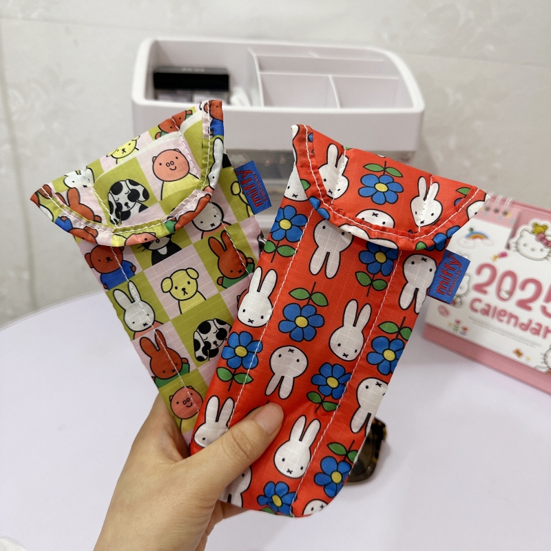 Cute Rabbit and Bear Inner Lining Quilted Glasses Storage Bag Cartoon Print Sunglasses Portable Protective Case Cute Rabbit and Bear Inner Lining Quilted Glasses Storage Bag Cartoon Print Sunglasses Portable Protective Case