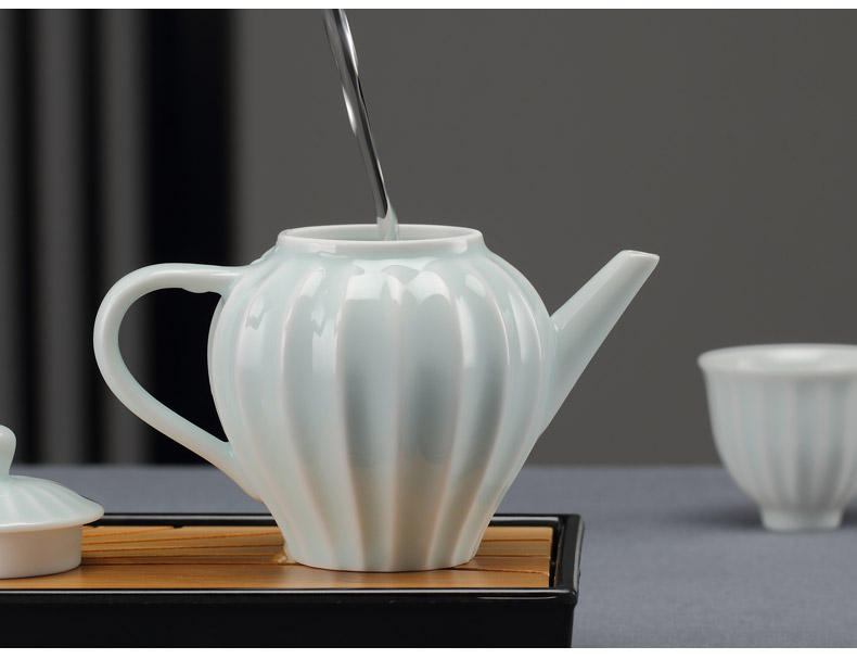 The Mini kung fu tea sets accessories work is suing ceramic teapot teacup household of a complete set of creative tea tea table