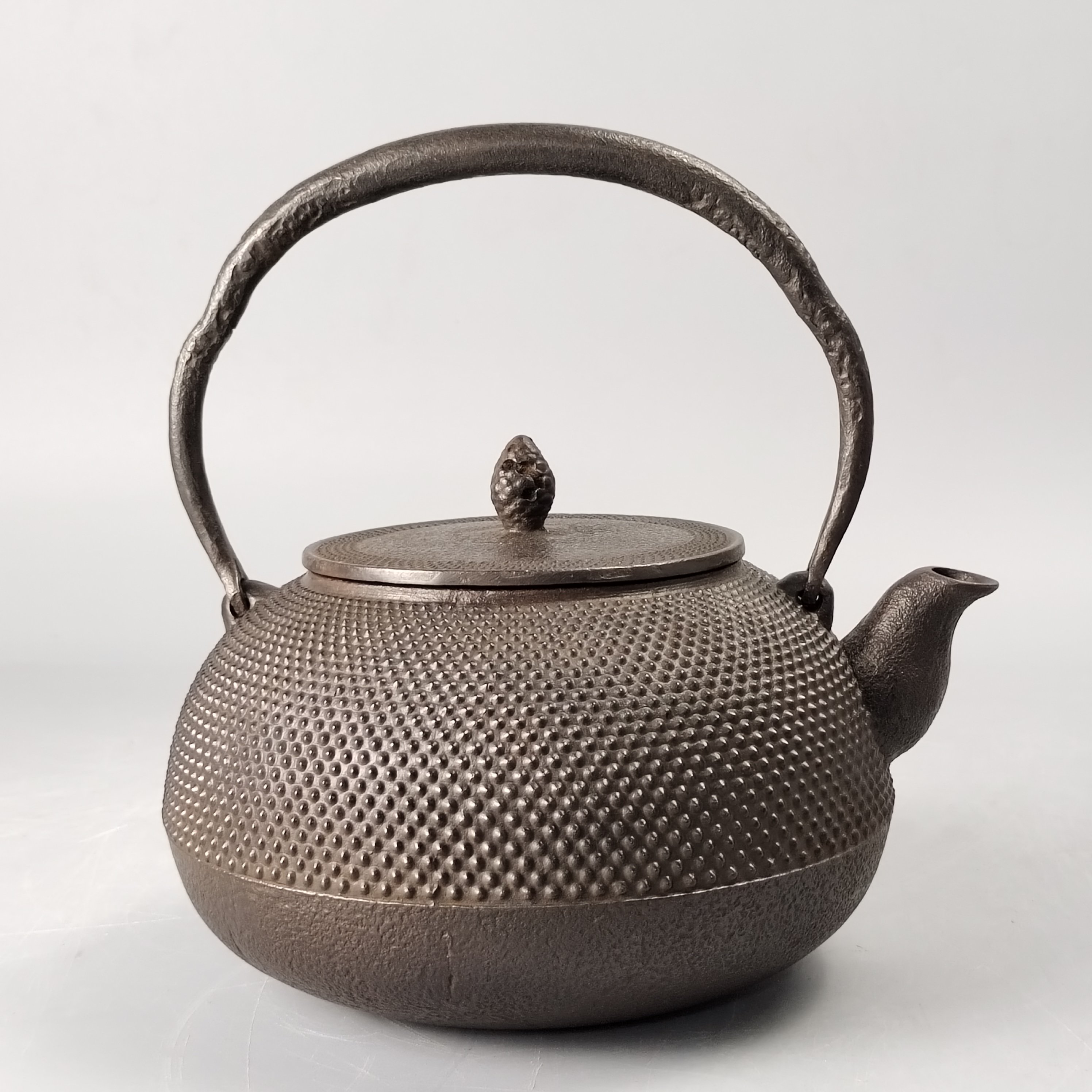 未使用品、共木箱、付属品付　南部照光堂造　１５型アラレ　日々是好日様　売約済み 未使用品、共木箱、付属品付 南部照光堂造 15型アラレ 日々是好日様