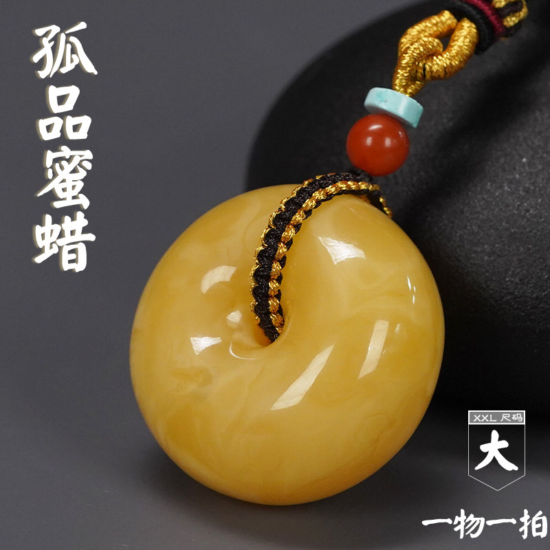 Natural honey wax button princess button chicken oil yellow nectar princess buckle bakery hands to a man and woman