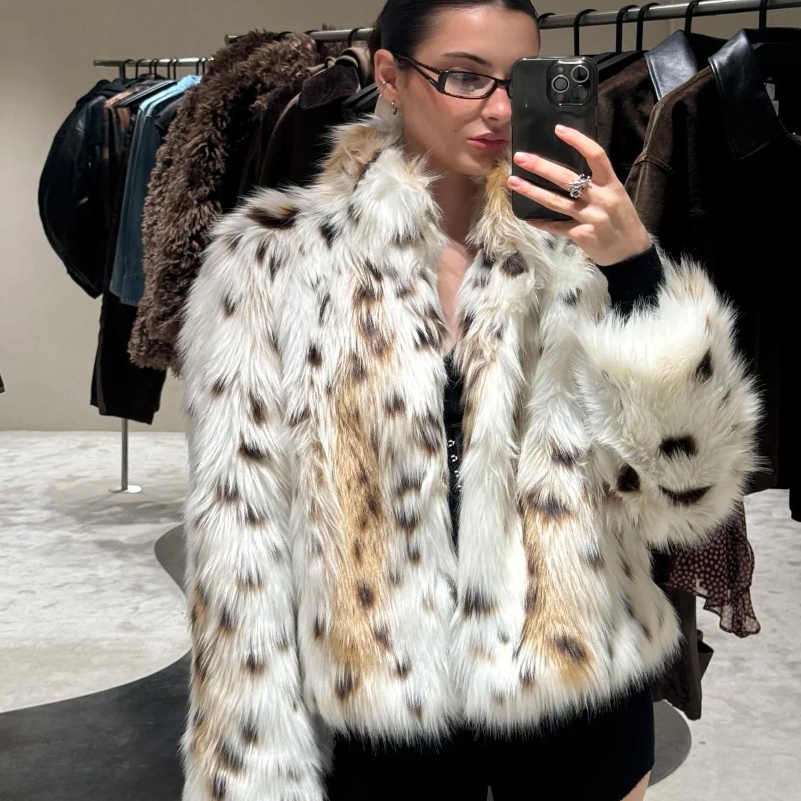 2024秋冬,豹纹『皮草外套』🧥引领新潮流