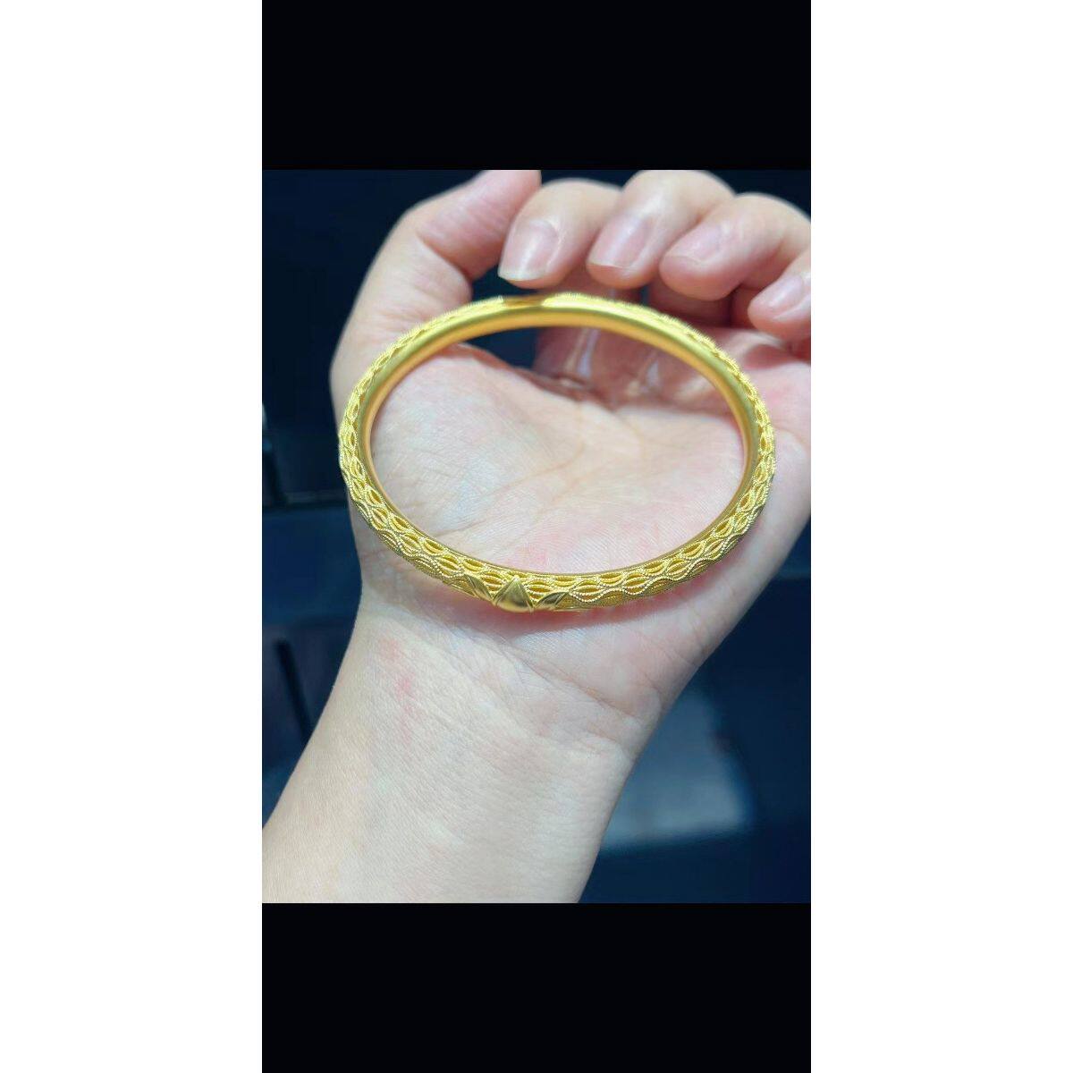 如何挑选一款精美的足金999黄金镂空雕花手镯作为女友礼物🎁？