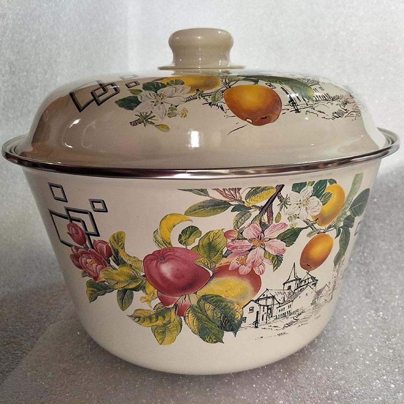 To wash your hands with cover enamel enamel bowls bowl of the sink basin of old fat bowl of vegetable soup pot traditional can fire boil medicine