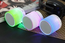 Wireless Bluetooth audio colorful luminous flash colorful light plug-in card small speaker U disk personality fashion new 