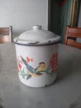  During the Cultural Revolution the old teahouse was happy with the subject matter of the eyebrow the old teahouse the antique enamel jar