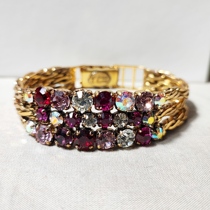 ClaudioCanzian bracelet is non-returnable and non-refundable when purchased overseas.