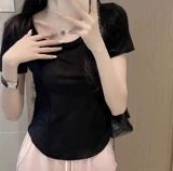 Белая летняя приталенная короткая футболка с коротким рукавом