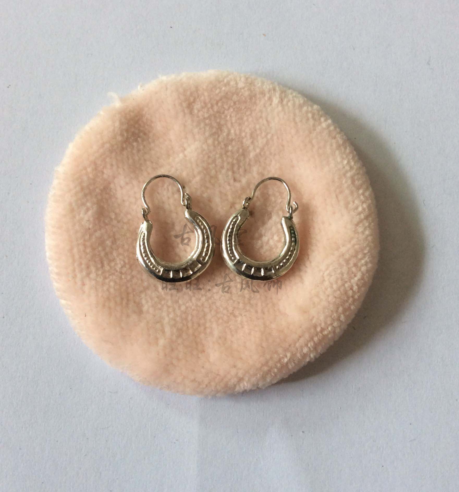 In the 1950s, old Thai silver 925 silver earrings, ethnic style, large round embossed earrings, pure handmade flat wire winding