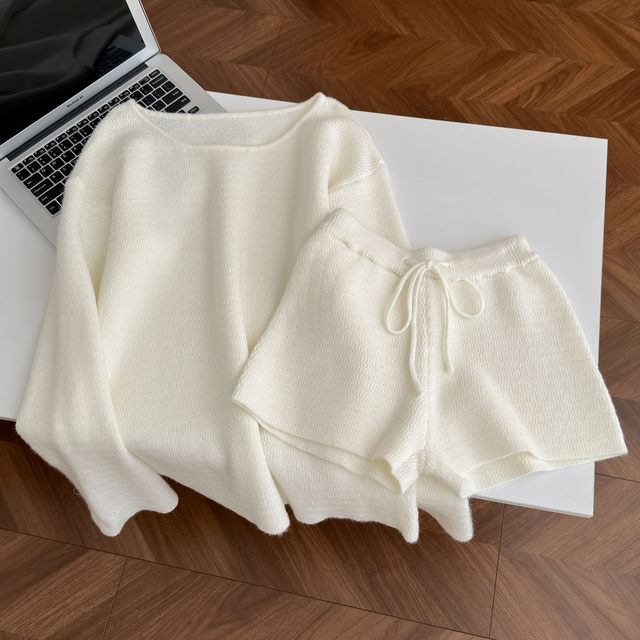 Lin Xi Xi Wavy Texture Autumn White Suit with Off-Shoulder Long-Sleeve Sweater Top and Tie-Up Straight Shorts
