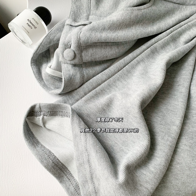 Lin Xi Xi's New Style Creates a Folded Waist, Casual Gray Flared Pants