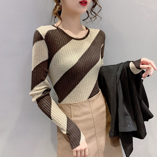 Демисезонный трикотажный приятный телу свитер, 2020, круглый воротник, облегающий крой, в западном стиле