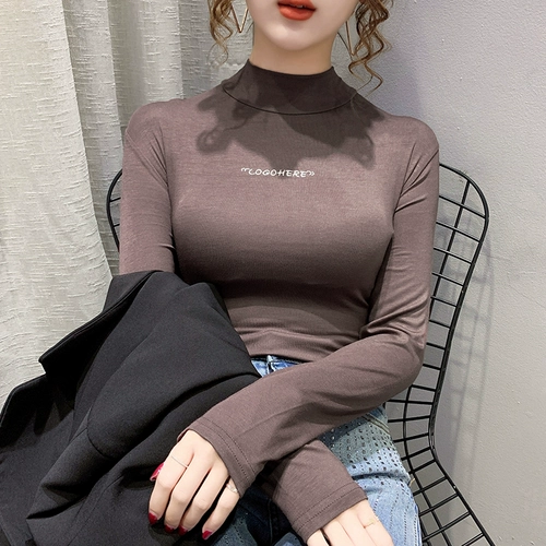 Демисезонный цветной приятный телу лонгслив, высокий воротник, облегающий крой, с вышивкой, в западном стиле