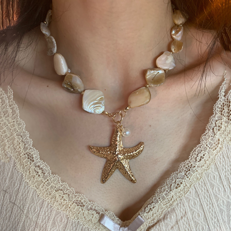 Seaside Resort Style Shell and Starfish Necklace for Women, Unique and Exaggerated, High-End, Heavy Craftsmanship, Elegant Clavicle Chain