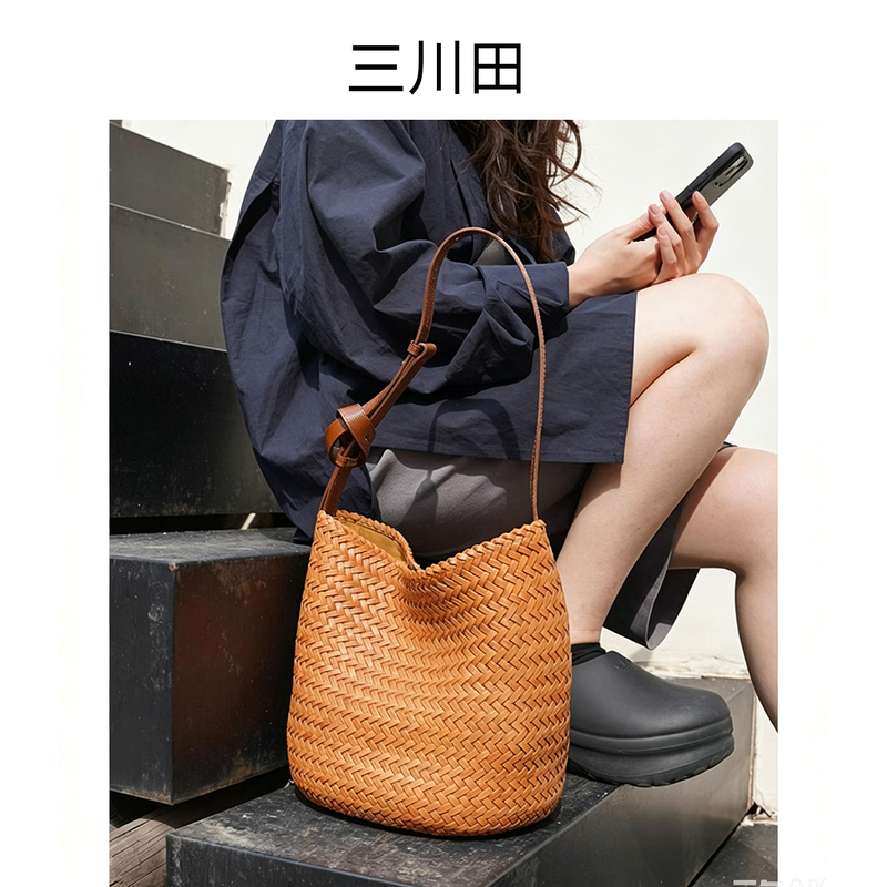 【San Chuan Tian】Hand-Woven Vacation Bucket Bag for Women 2026 New Summer Commuting Shoulder Tote Bag 【San Chuan Tian】Hand-Woven Vacation Bucket Bag for Women 2026 New Summer Commuting Shoulder Tote Bag