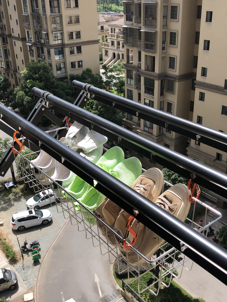 Outdoor high-rise balcony outside the windproof drying shoe rack outside the window stainless steel drying shoe rack Outdoor drying pillow artifact