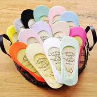 Đầy đủ 4 đôi vận chuyển Giày đơn mùa hè Giày sợi tre vớ màu silicone không trơn trượt thấp miệng nông vớ chân