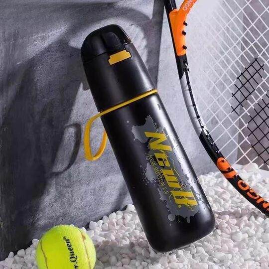 Children's spray water cup sports water bottle can keep cold when going to school boys will spray water autumn large capacity cup thermos cup