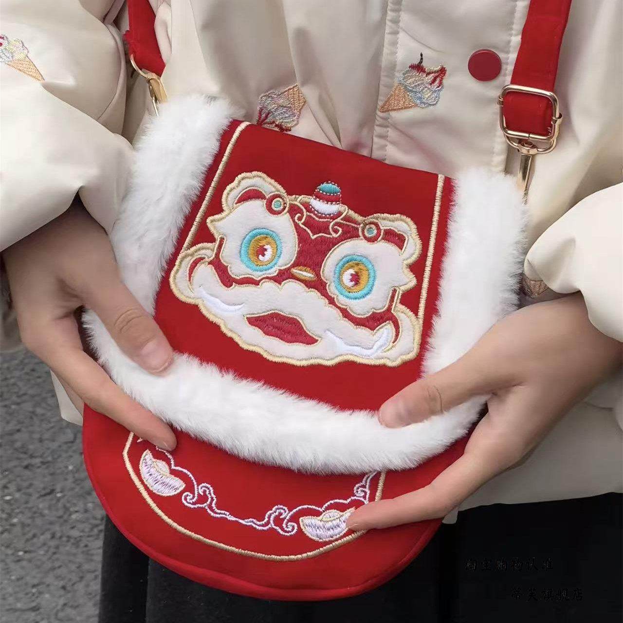 New Chinese-Style Lion Dance Embroidery Phone Bag, Unisex Red Plush-Edged Crossbody Bag, Chinese Trend New Year Lucky Money Wallet