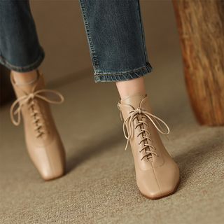 香港方头时装靴女2025年春秋新款真皮高跟显高百搭系带短靴马丁靴