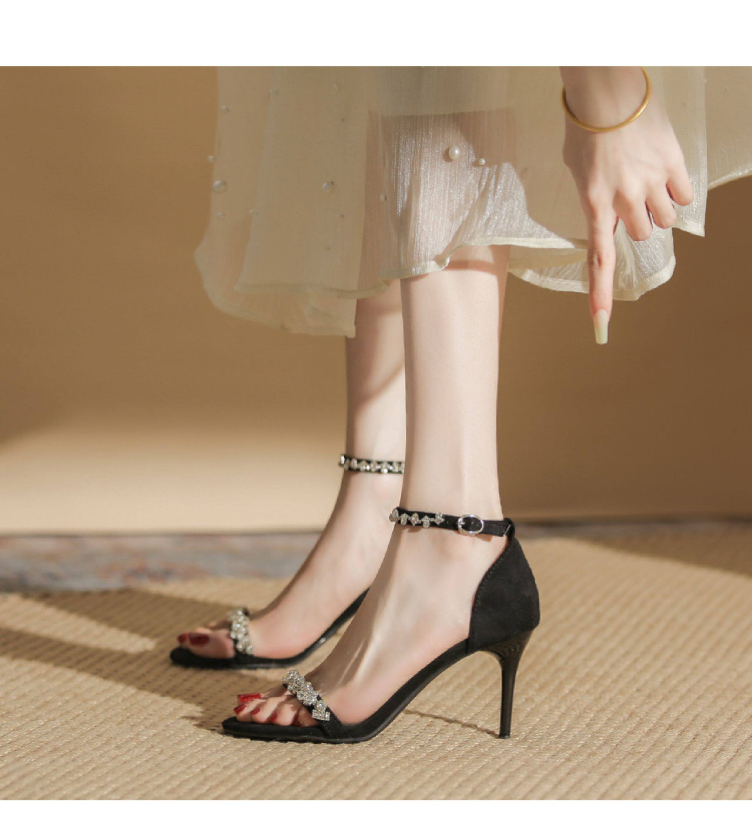 Летние босоножки, универсальные черные туфли на высоком каблуке с ремешком, Гонконг, 2025 года 叁里 