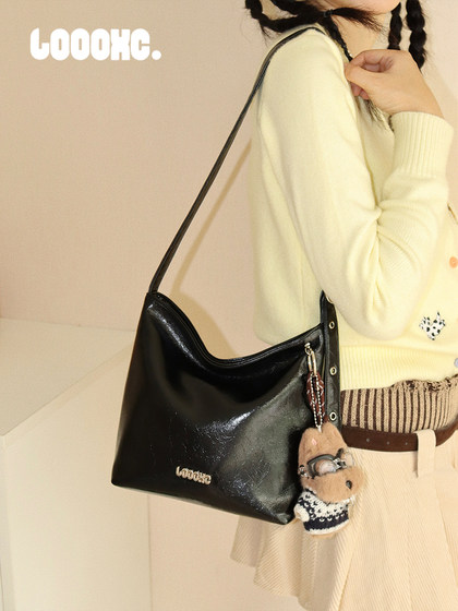 Lu Xiaochuan's Versatile Casual High-End Black Lightweight Hobo Shoulder Crossbody Bag, New Model