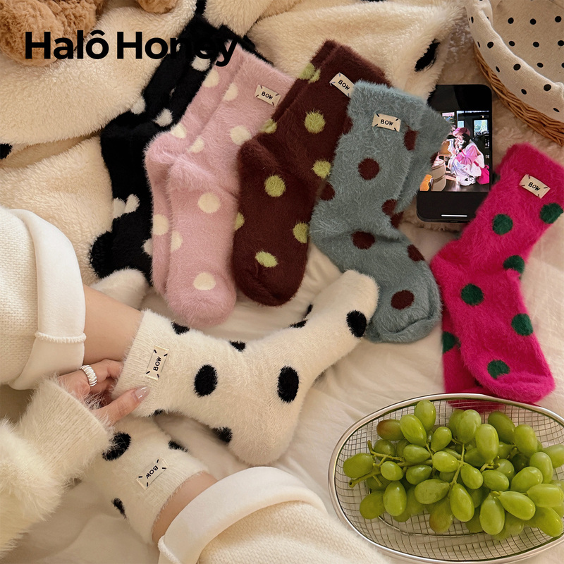 Polka Dot Mink Velvet Socks for Women, Mid-Calf Socks for Autumn and Winter, Fleece-Lined, Thickened, Warm, Japanese-Style Fabric Label, Plush Sleep Long Socks
