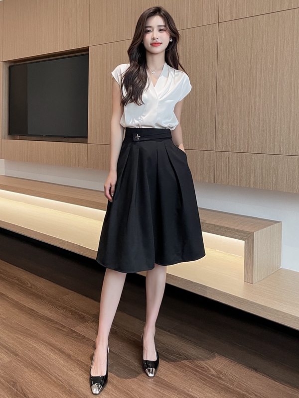 Light Luxury Hepburn Style Black Midi Skirt for Women, Summer Pleated A-Line Puffy Skirt, Elegant High-Waisted Midi Umbrella Skirt Light Luxury Hepburn Style Black Midi Skirt for Women, Summer Pleated A-Line Puffy Skirt, Elegant High-Waisted Midi Umbrella Skirt