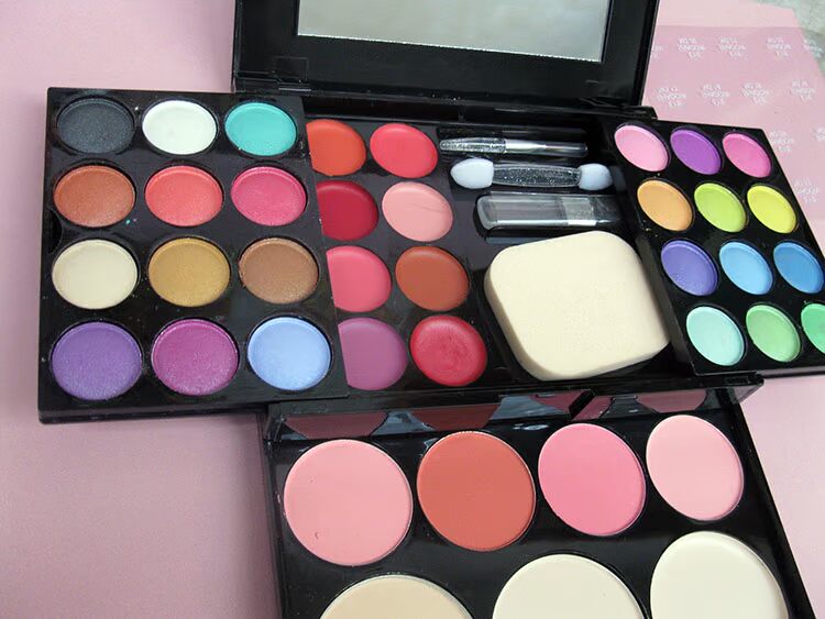 Chính hãng Eddie màu phấn mắt son môi đỏ blush makeup set full set của người mới bắt đầu phù hợp với trang điểm hộp bột phấn mắt innisfree