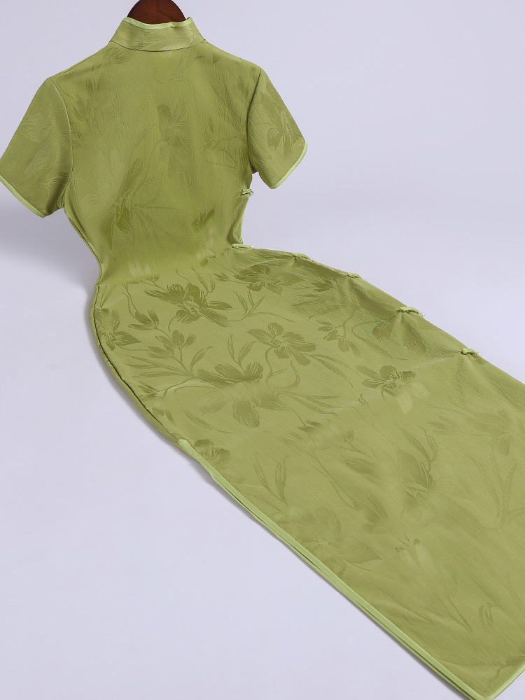Lightweight retro cheongsam, 2023, bright catchy style Lightweight retro cheongsam, 2023, bright catchy style