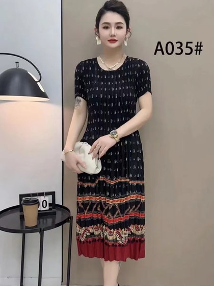 夏季新款女式大码褶皱法式连衣裙碎花显瘦气质洋气显白真丝高级裙