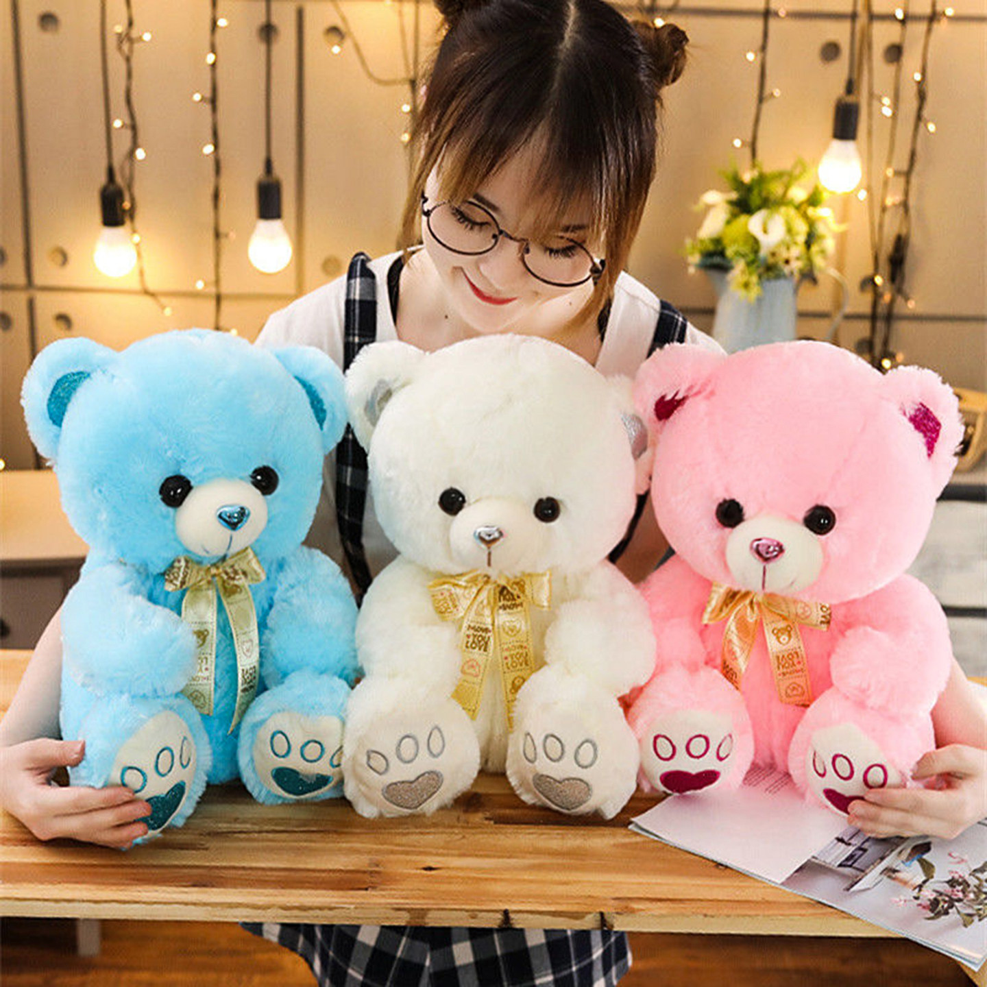 かわいいテディベアのぬいぐるみ、テディベア人形、誕生日プレゼント、彼女への抱きしめられるクマ