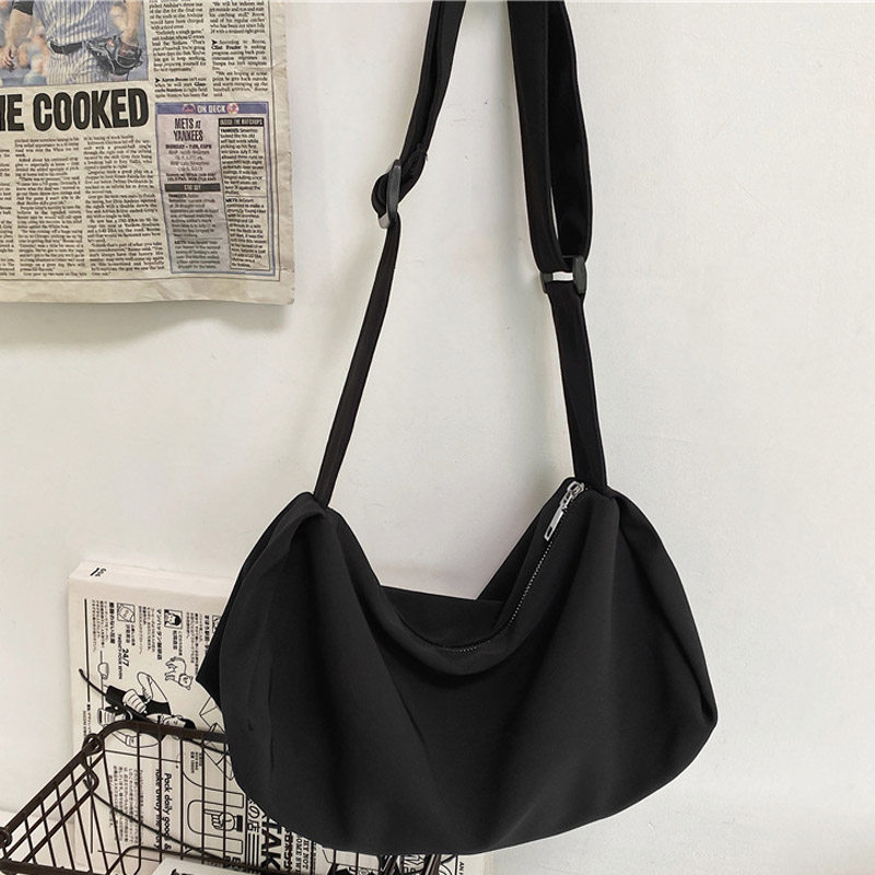 The new tide in Japanese black single shoulder package is a simple canvas package for female summer 2021
