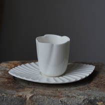 Sweet White Glazed Porcelain Tea Set Design Printed Adobe Tea Cup Smelling Wine Glass Tulip Masters Cup Single Cup Teaways Mat Aesthetics