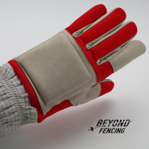 Exporting high-quality competition saber gloves to Europe and the United States for adult and children competition training saber gloves and fencing equipment