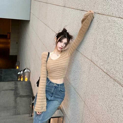 Мягкий короткий лонгслив, свитер, мегафон, три цвета, яркий броский стиль