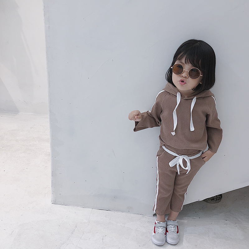 Bộ đồ bé gái mùa xuân và mùa thu mới phiên bản Hàn Quốc của quần dài trẻ em nước ngoài quần dài hai mảnh set đồ 1-3 tuổi cho bé gái 4 tuổi áo trẻ em