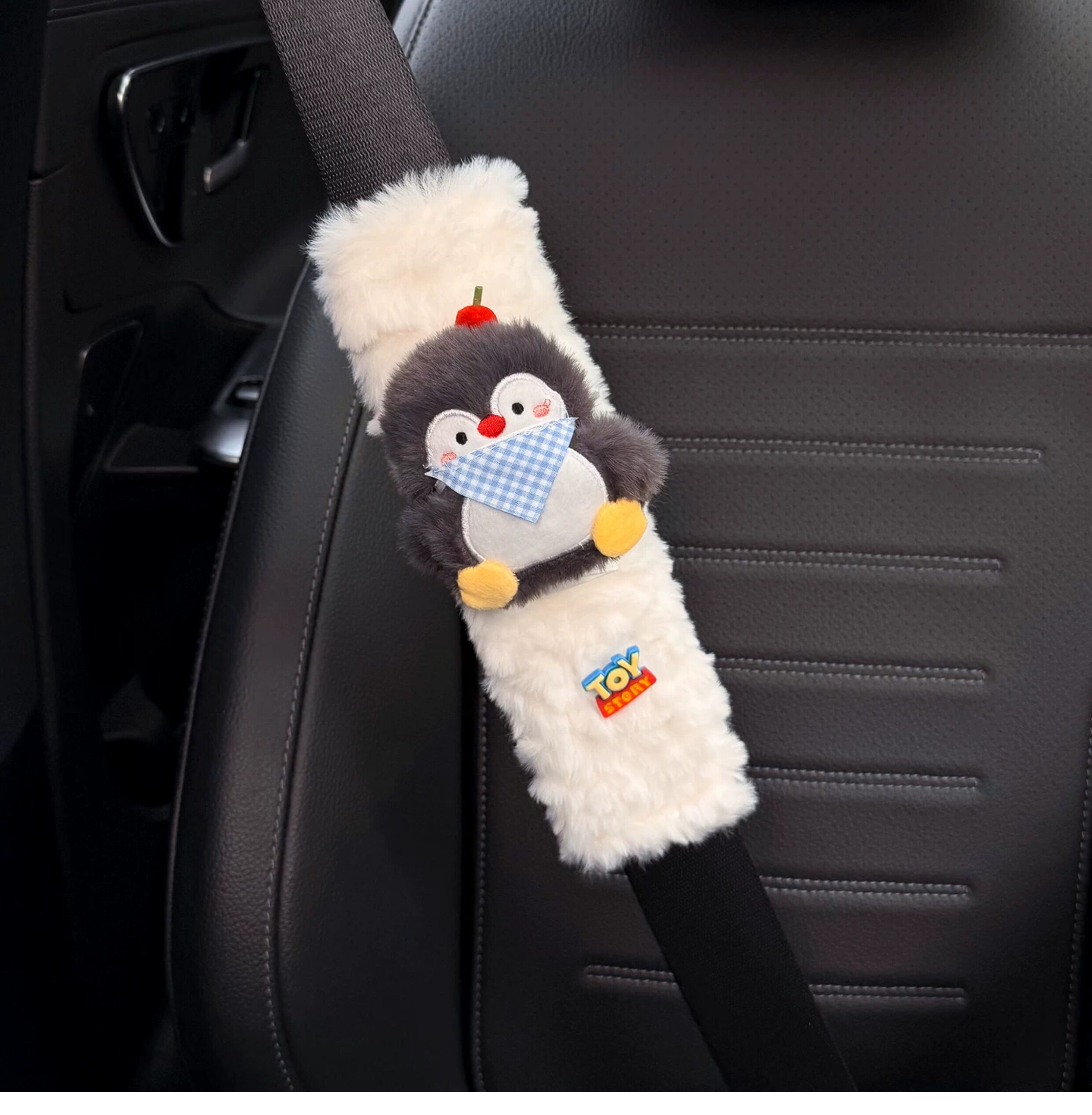 2026 New Penguin Car Seatbelt Shoulder Pad Set, High-end Decoration, Suitable for All Seasons, for Couples and Women