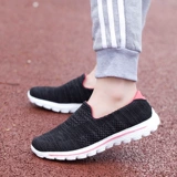 Безопасная нескользящая обувь для ходьбы, легкие кроссовки, комфортные дышащие «мамины туфли», для среднего возраста, мягкая подошва