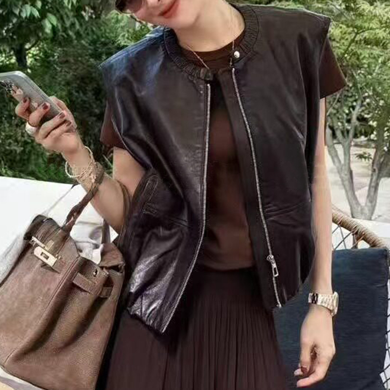 2026 Autumn New Genuine Leather Vest for Women, Short Slim Fit Sleeveless Zipper Sheepskin Vest, Black Leather Jacket 2026 Autumn New Genuine Leather Vest for Women, Short Slim Fit Sleeveless Zipper Sheepskin Vest, Black Leather Jacket