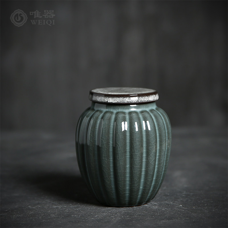 Green porcelain Wu Jun to make Gothic Kiln Iron Tire Pure Handmade Melon Ridge Lid Jar Tea Leaf Jars Seal Storage Tank