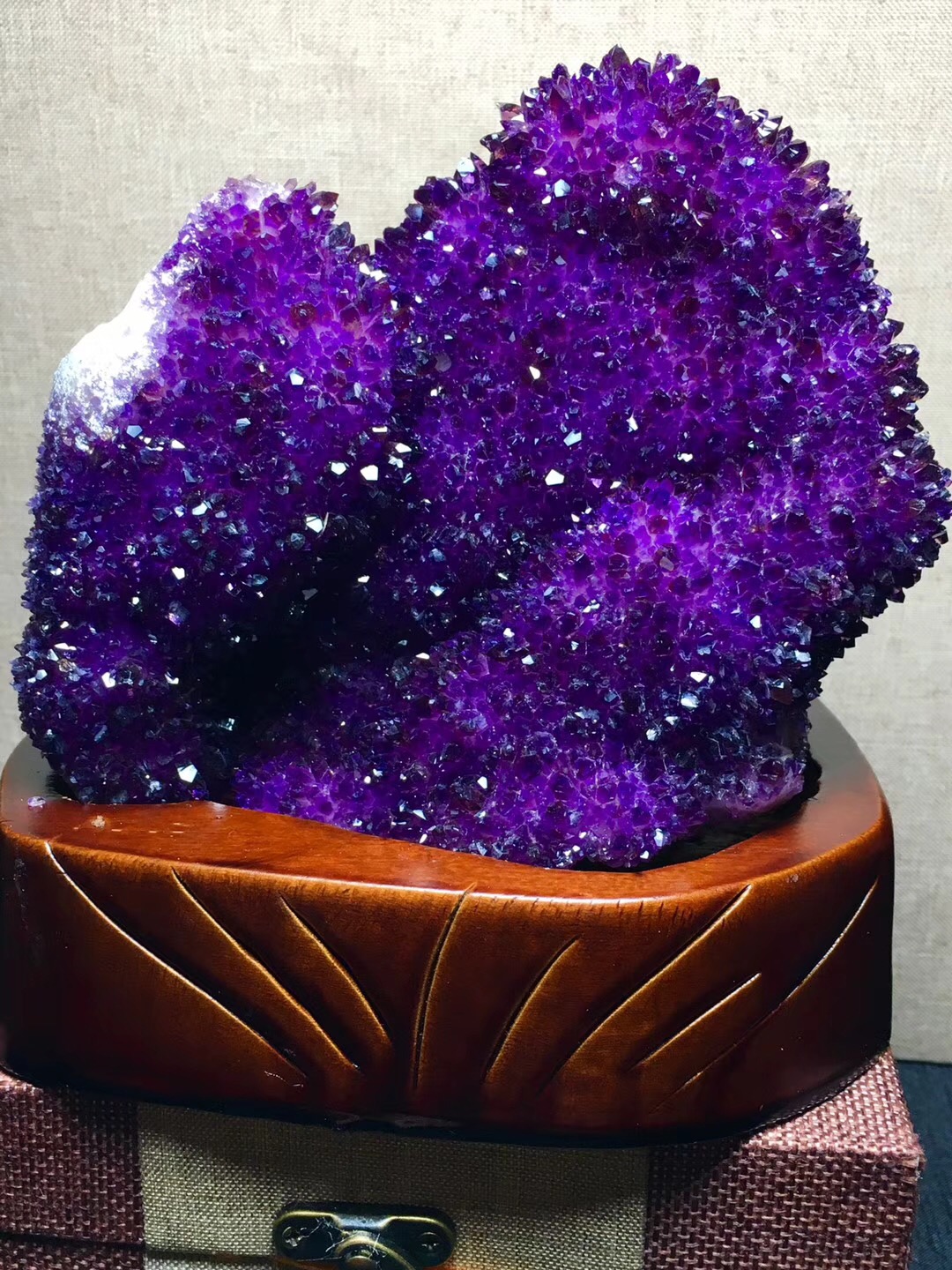 Natural Raw Stone Natural Strokes of Purple Crystal Feng Shui Swing Accessories Poly Basin Purple Water Crystal Cave Solicit Property and Town Swaying Pieces