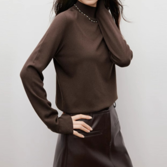 White sweater 2025 winter new women's slimming temperament basic base versatile half turtleneck sweater