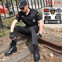 Черный топ с короткими рукавами и логотипом