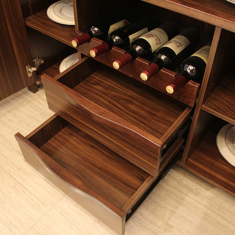 ŷ������ŷ�ִ��ں����ڽ�ľɫ�ͱ߹����c9301