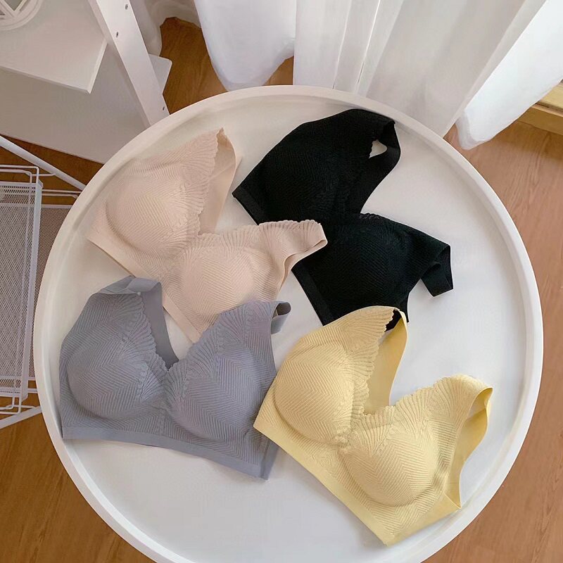 Thai latex underwear women's no steel ring upper support gathers the pair of breasts to prevent sagging and no trace lace vest bra