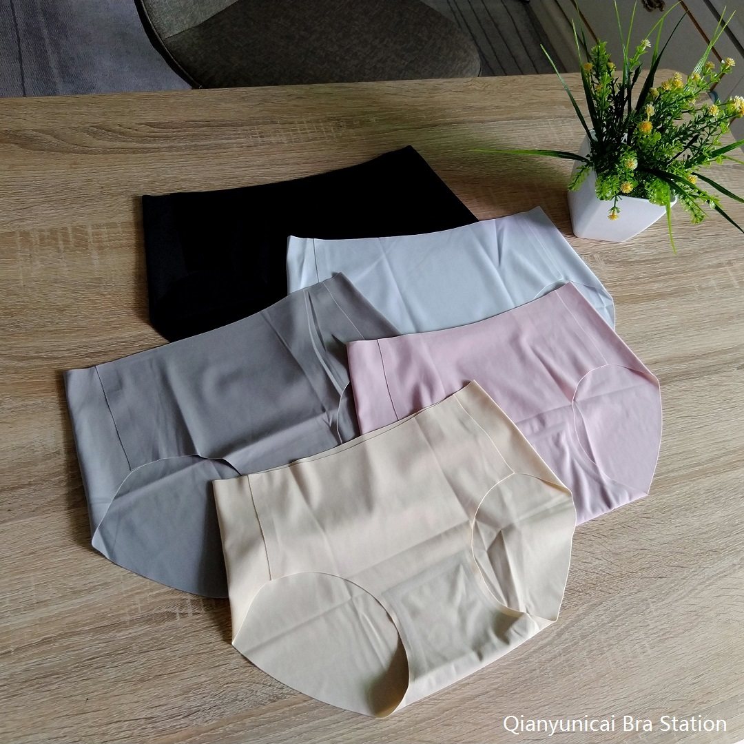 Japanese ice silk seamless panties little ladies mid-waist low-waist one-piece thin breathable large size antibacterial crotch briefs