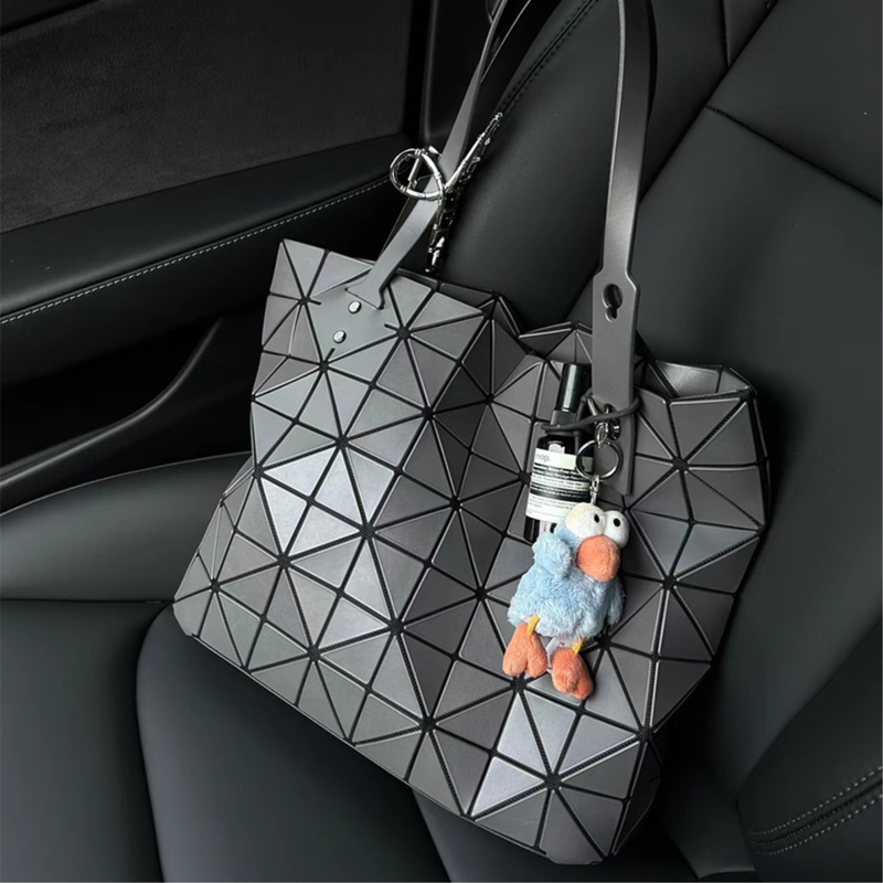 Three Houses Diamond Pattern Rock Bag for Women 2026 New Fashion Commuting Ol Tote Bag Women's Handbag Single Shoulder Bag