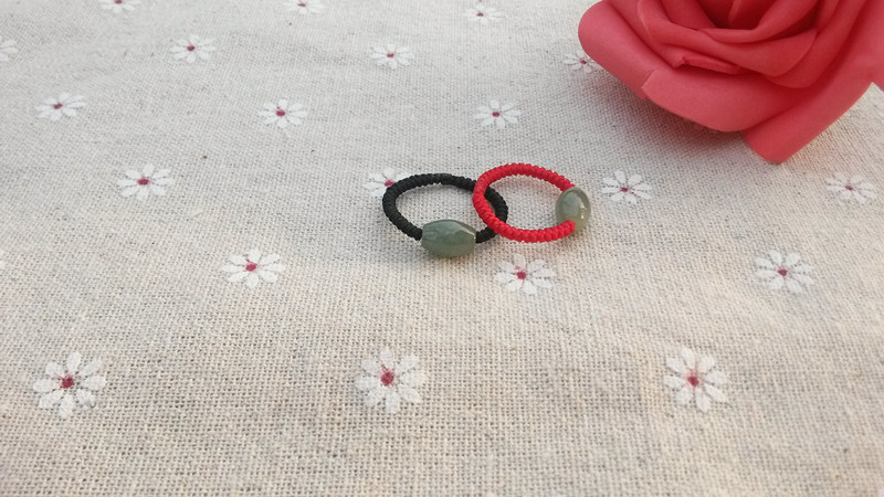 Cặp ngọc bích đơn giản chuyển hạt vòng qua đường vòng đuôi chỉ ngón tay đan dây đỏ dây đen nam nữ nhẫn cặp vàng 18k