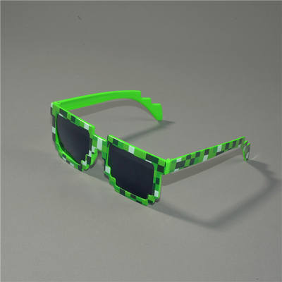 The new square large-framed Mosaic sunglasses that are popular on the Internet are suitable for both men and women to look funny on the street and for birthday parties